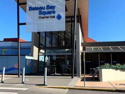 Bateau Bay Square