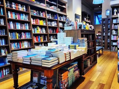 Collins Booksellers Ballarat on Lydiard