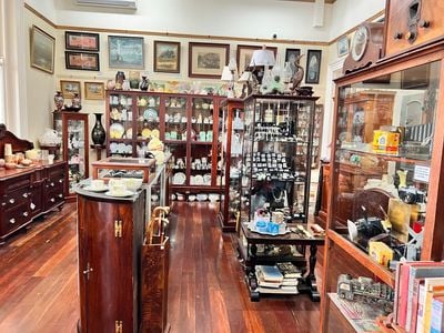 The Speckled Hen Antiques and Collectibles