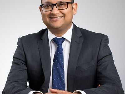 Dr Deepak Singhal