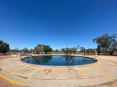 Artesian Bore Baths Lightening Ridge NSW