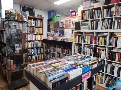 Pearls Books n Music