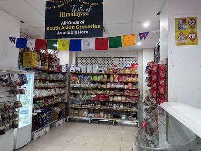 HIMALAYAN FOODS AND GROCERY / OZ Star