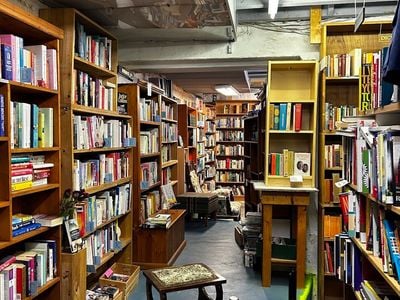 Books Around: Secondhand Book Merchant