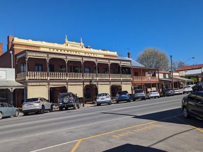 The Ox and Hound Bistro Beechworth